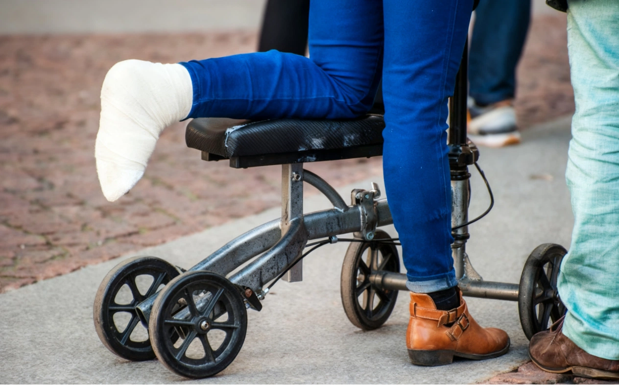 A Knee Walker in Daily Life