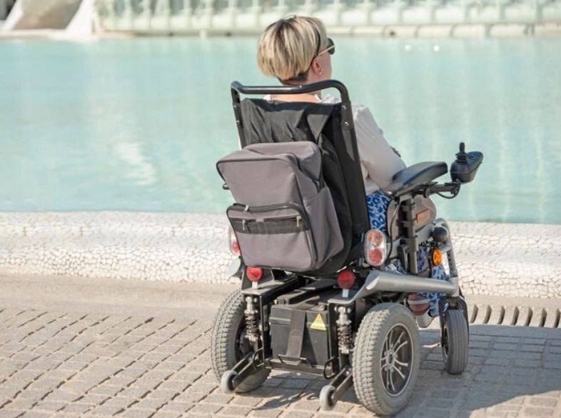 What Are the Advantages of Electric Wheelchairs Compared with Manual Wheelchairs?