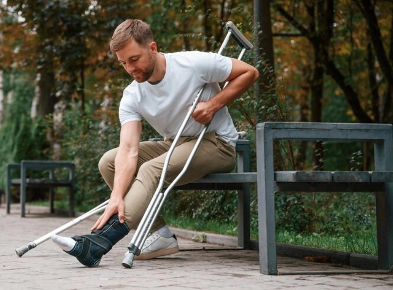 How to Reduce Fatigue and Improve Comfort When Using Crutches?