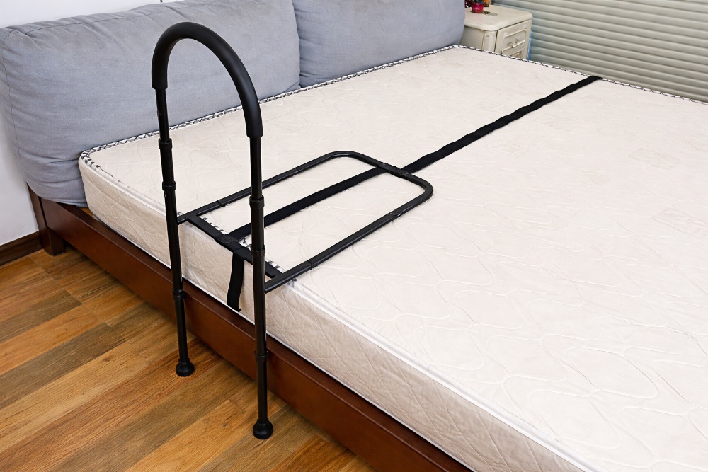 Essential Bedroom Fall Prevention Strategies for Seniors： The Role of Flat Tube Bed Rails